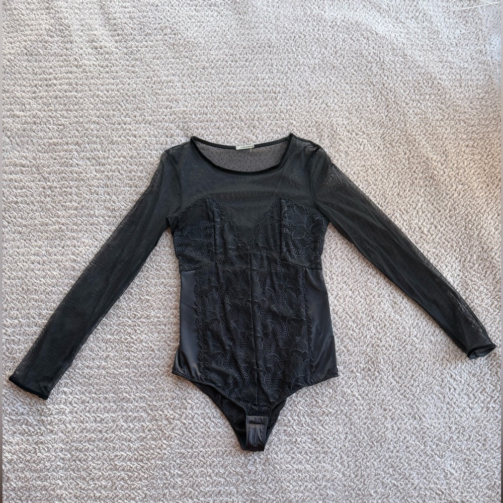 Iconic Beauty Long sleeved mesh body M floral